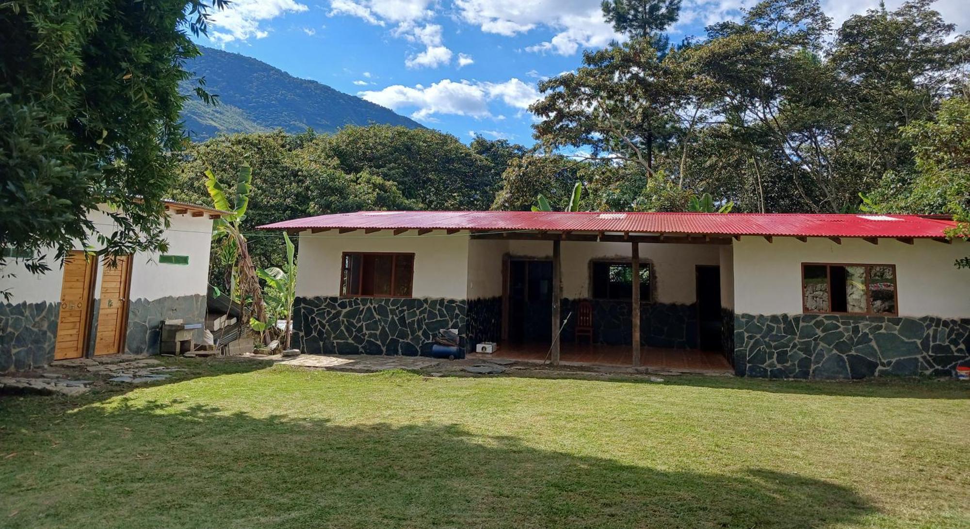 Lia B&B Lucmabamba Sahuayaco 외부 사진