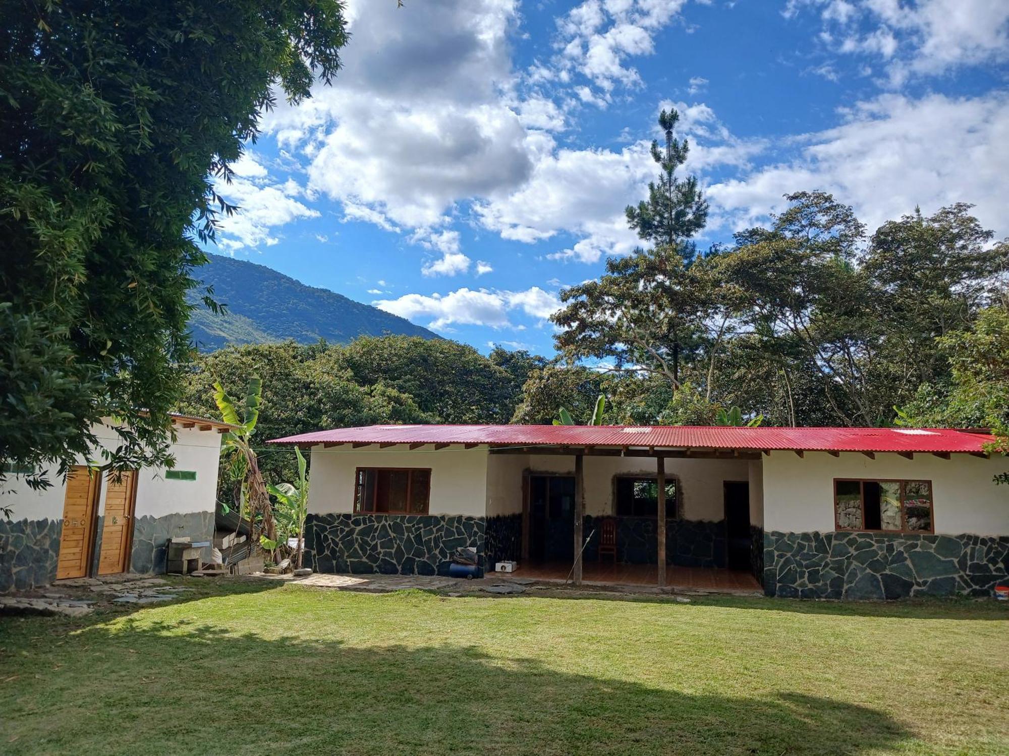 Lia B&B Lucmabamba Sahuayaco 외부 사진