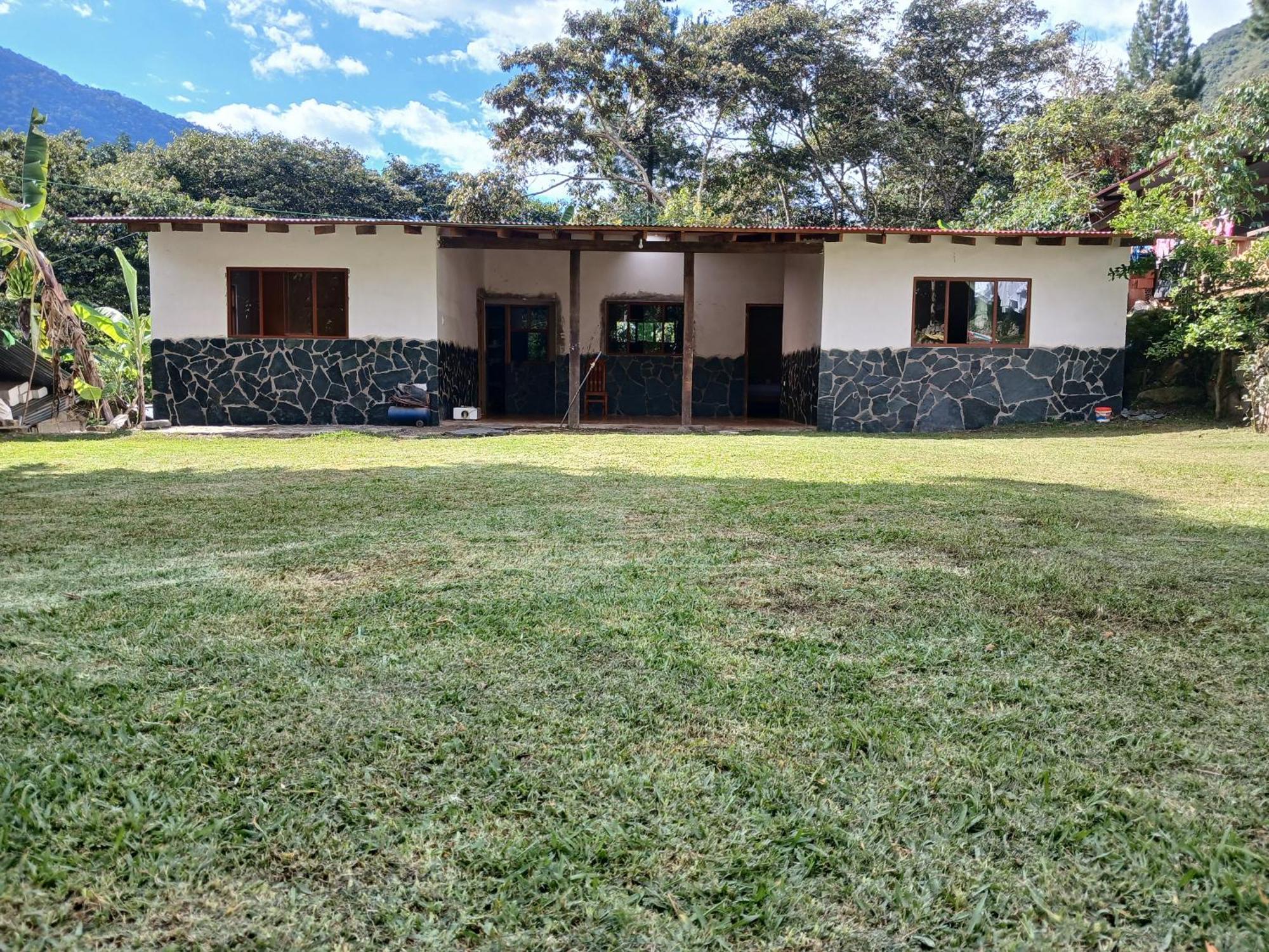 Lia B&B Lucmabamba Sahuayaco 외부 사진
